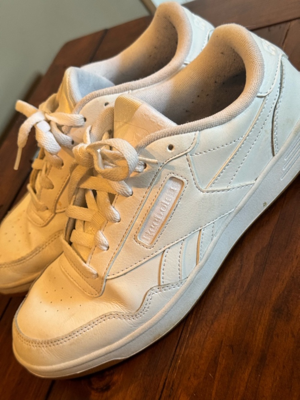Reebok Gum sole womens Sneakers 8.5